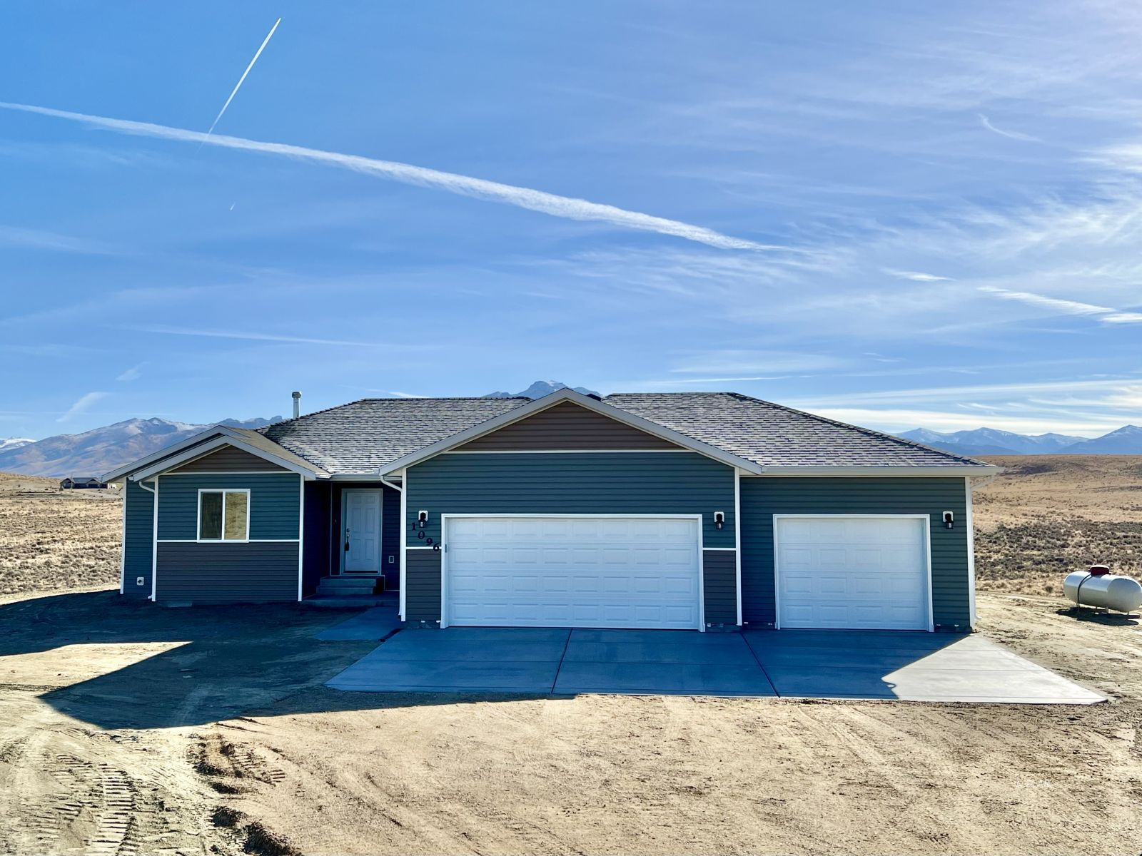 1096 Sun Valley Road Property Photo