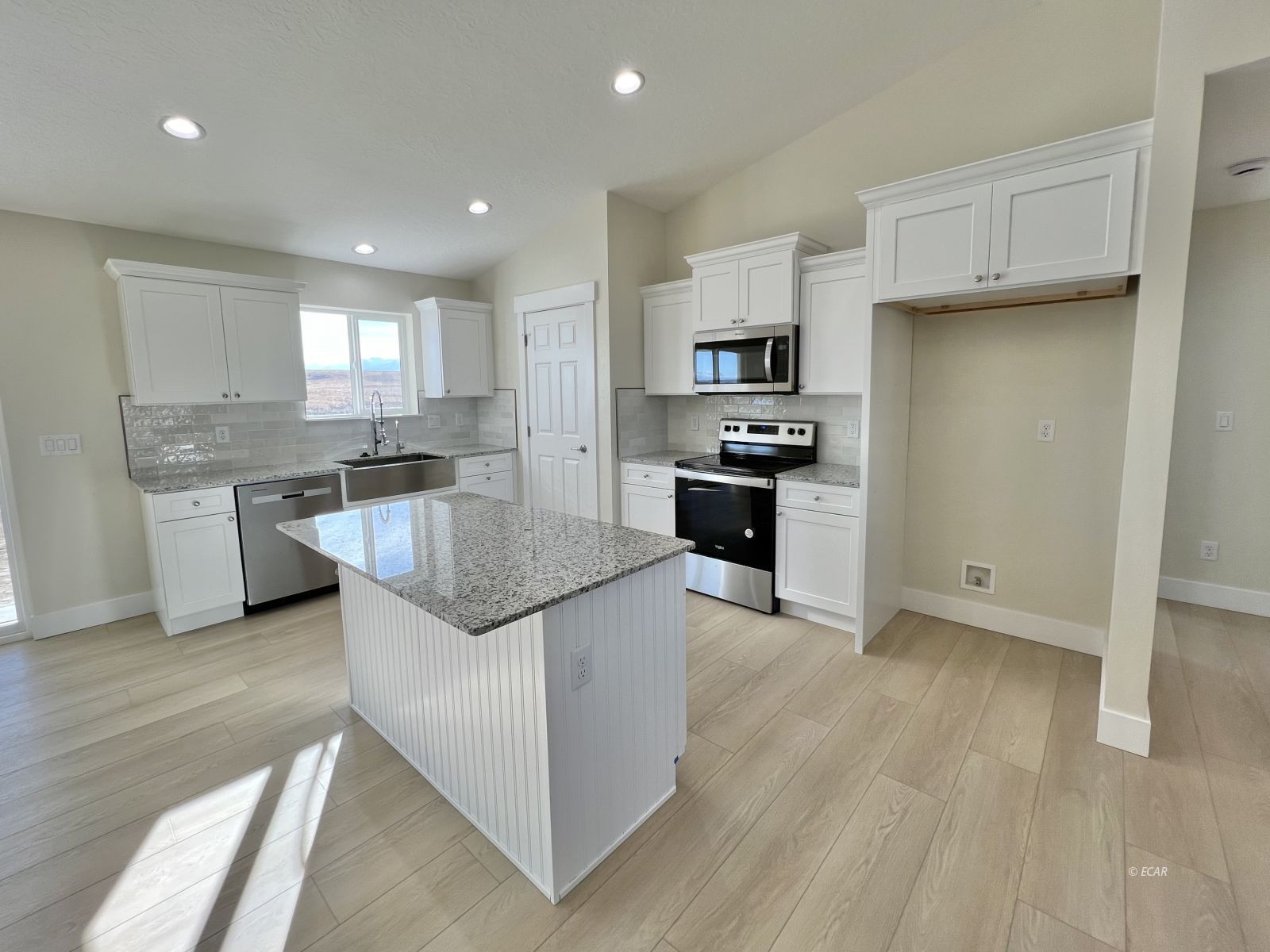 1096 Sun Valley Road Property Photo 2