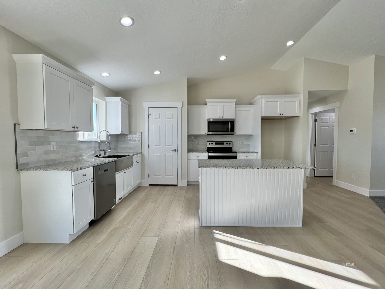 1096 Sun Valley Road Property Photo 4