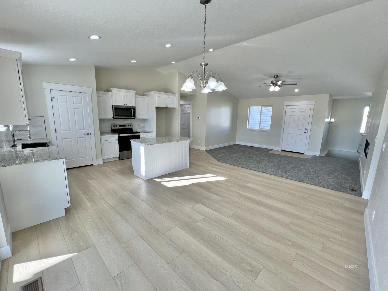 1096 Sun Valley Road Property Photo 7