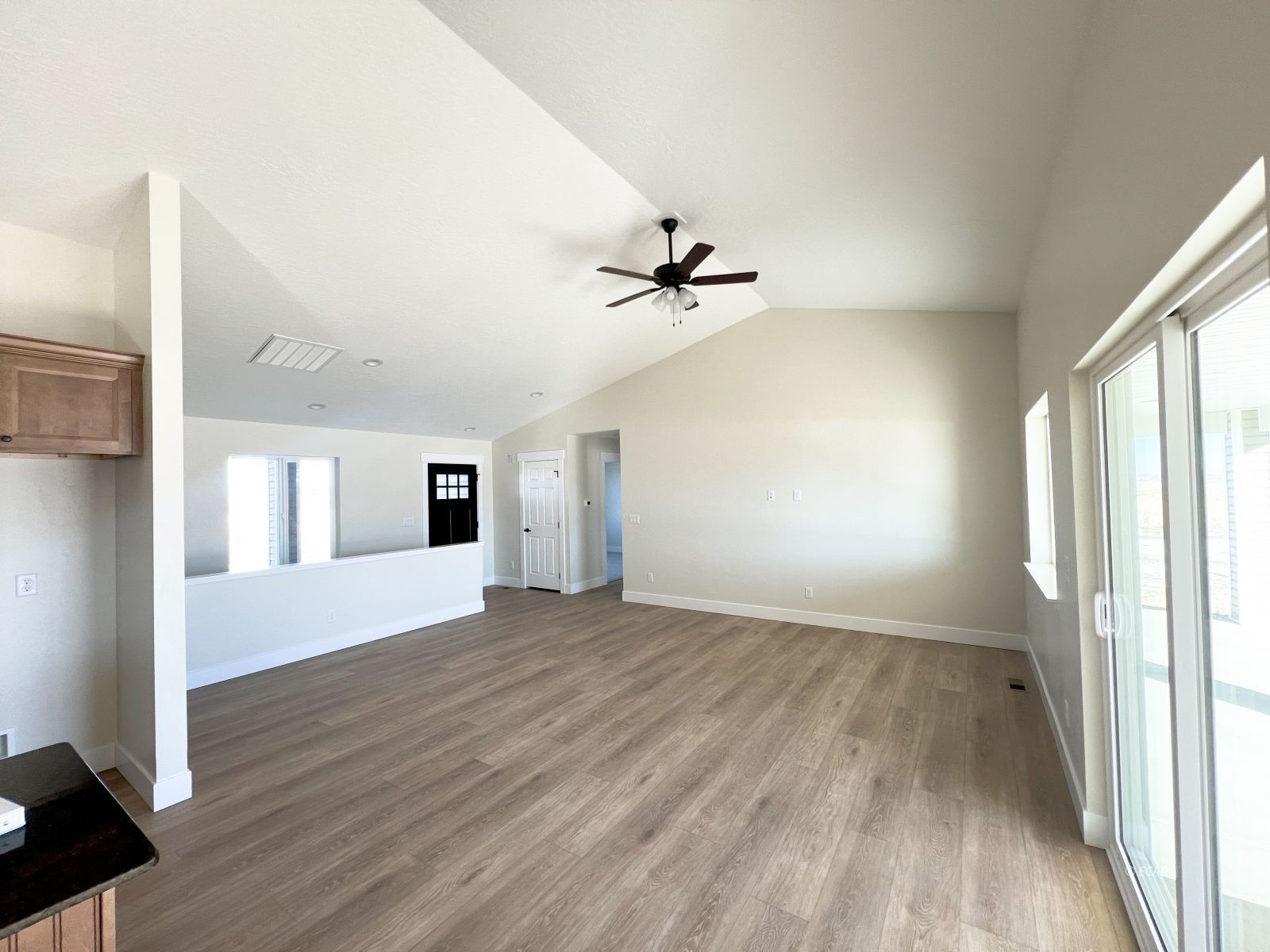 1498 Sun Valley Road Property Photo 3