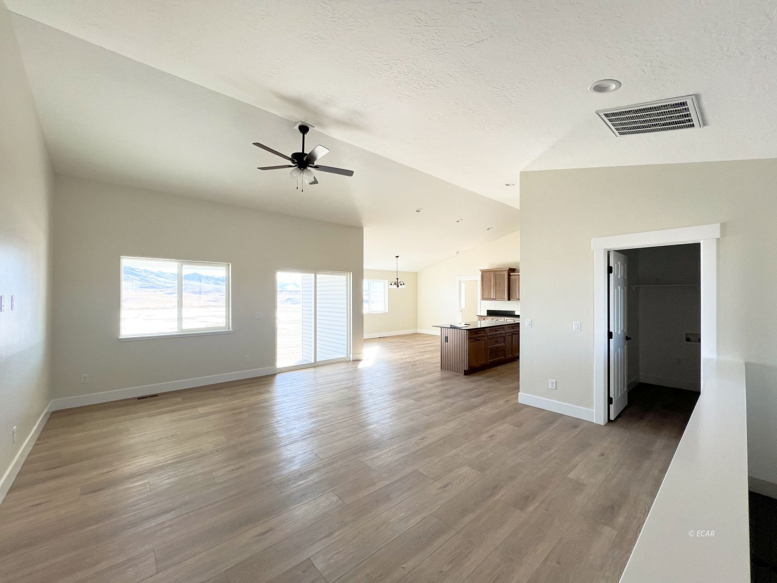 1498 Sun Valley Road Property Photo 4