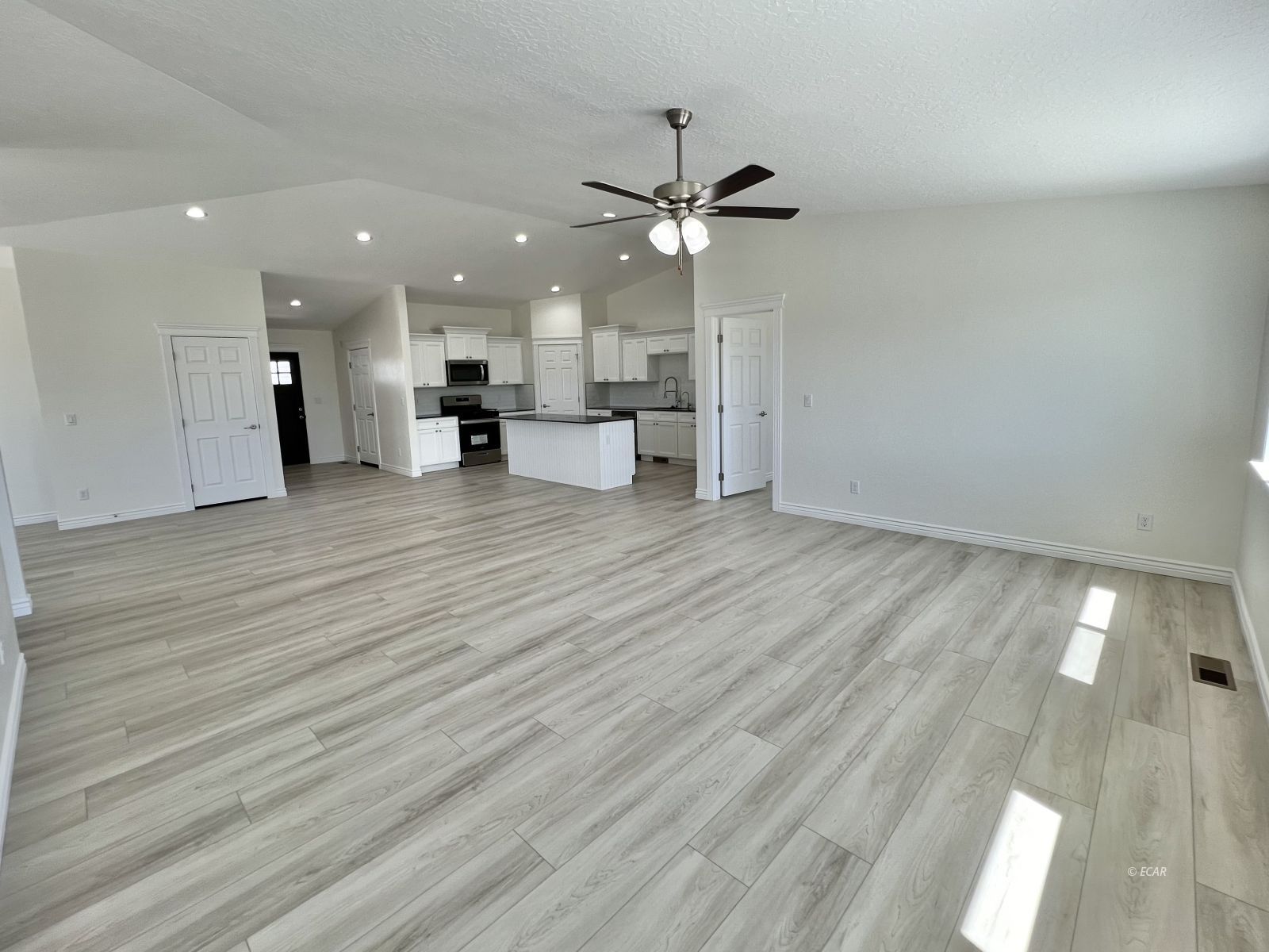 199 Diamond Ridge Drive Property Photo 5