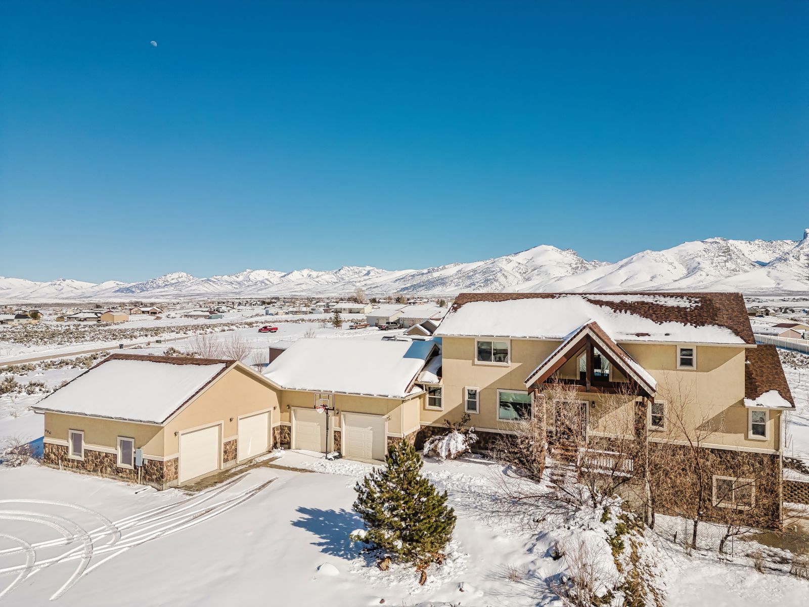 496 Foxridge Drive Property Photo