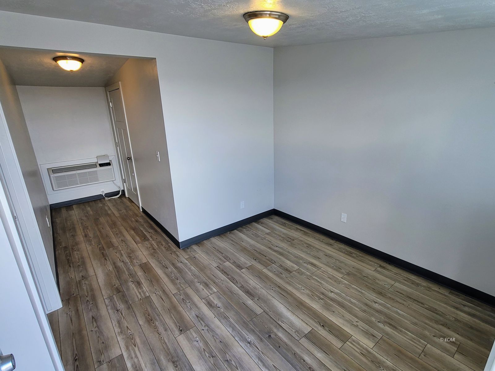 915 N Wells Avenue Property Photo 8