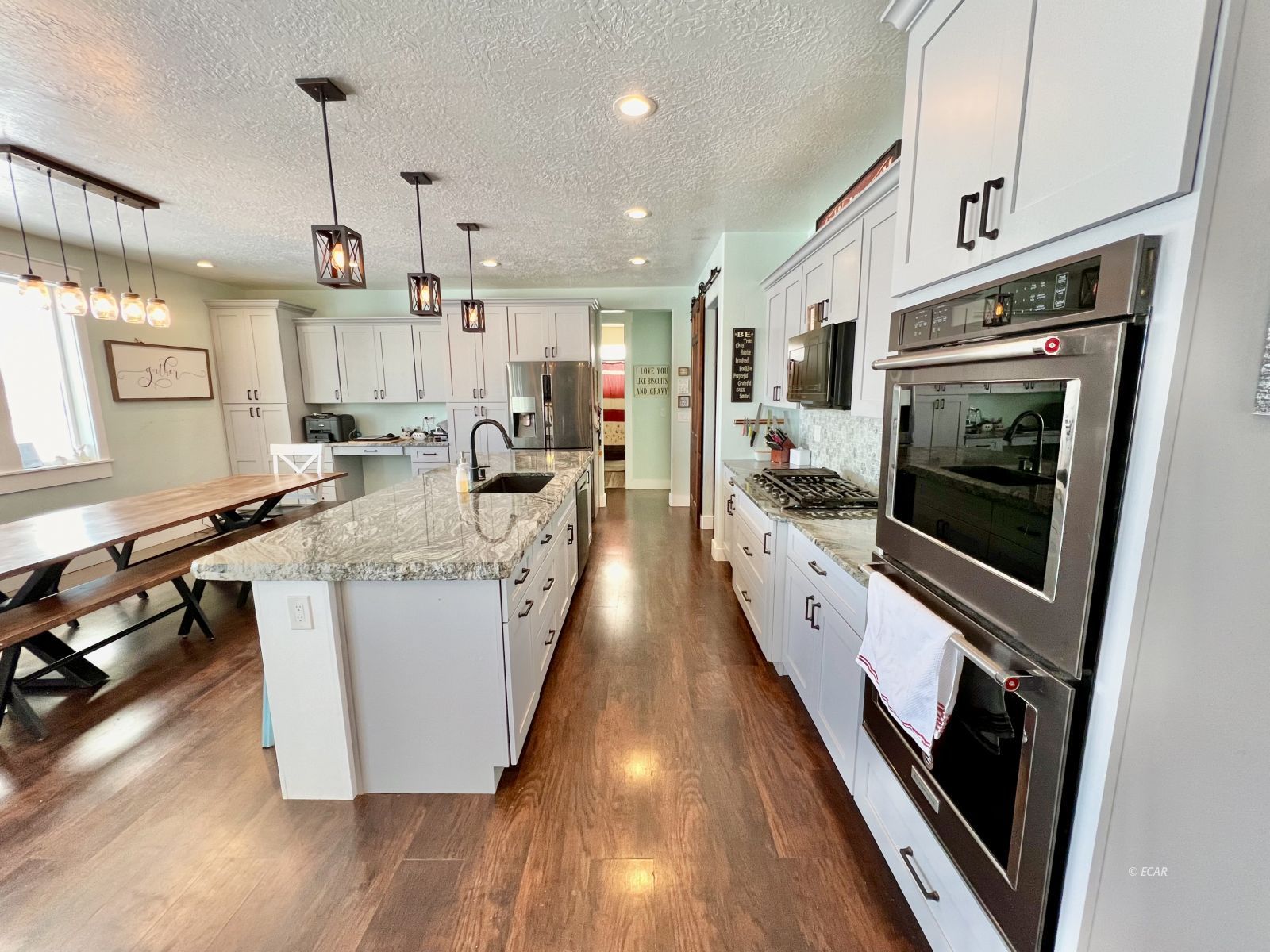 4926 Seneca Avenue Property Photo 15