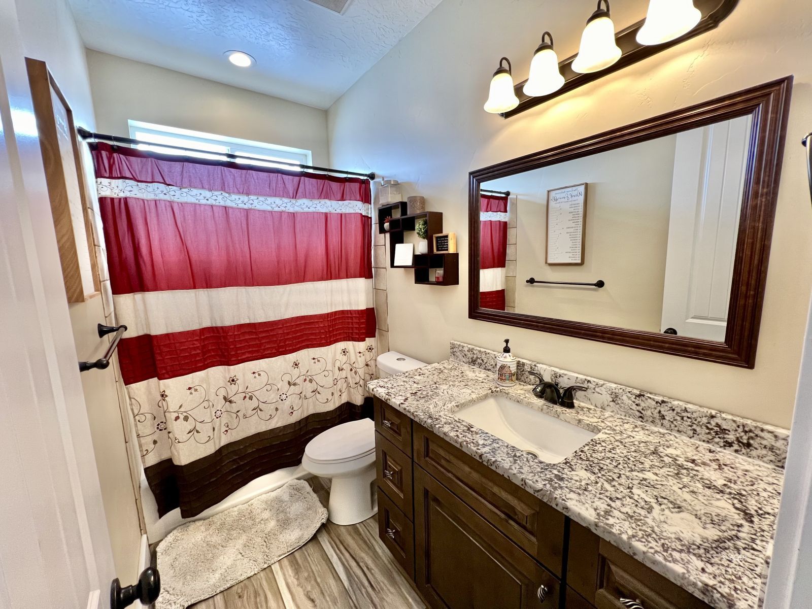4926 Seneca Avenue Property Photo 21