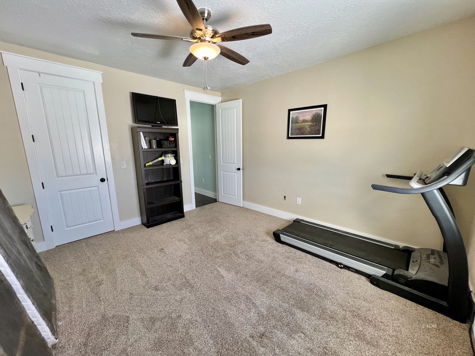 4926 Seneca Avenue Property Photo 23