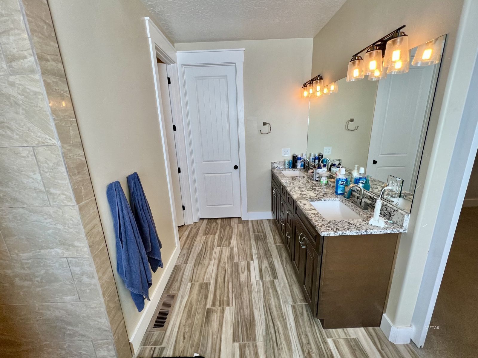 4926 Seneca Avenue Property Photo 34