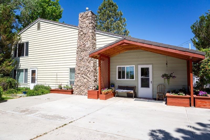 275 2nd Street Property Photo