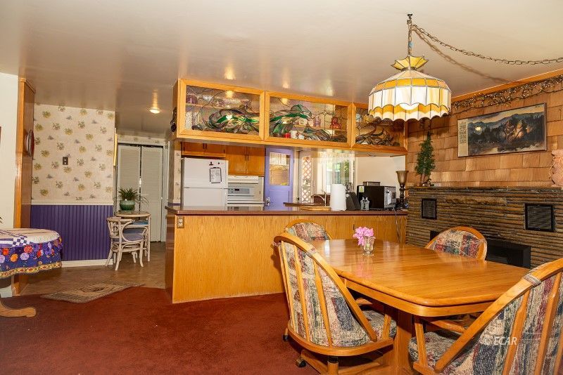 275 2nd Street Property Photo 6