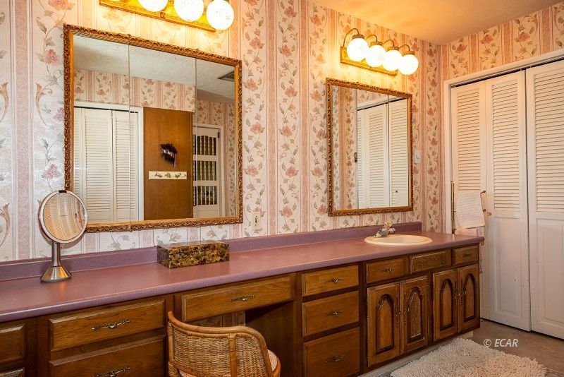 275 2nd Street Property Photo 13