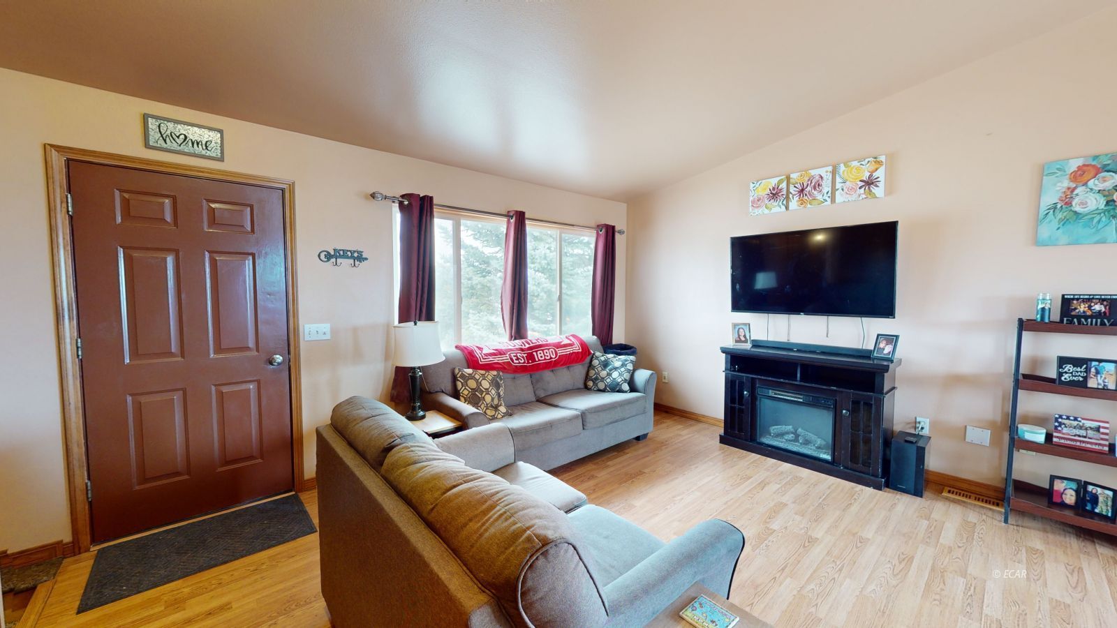 478 Lilac Drive Property Photo 2