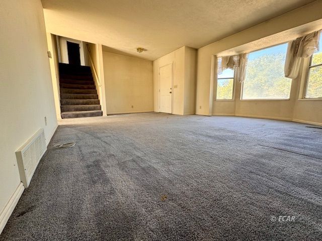 2587 Sunnyside Avenue Property Photo 3