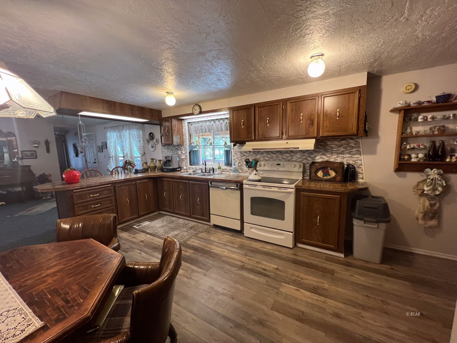 5113 Victory Boulevard Property Photo 2