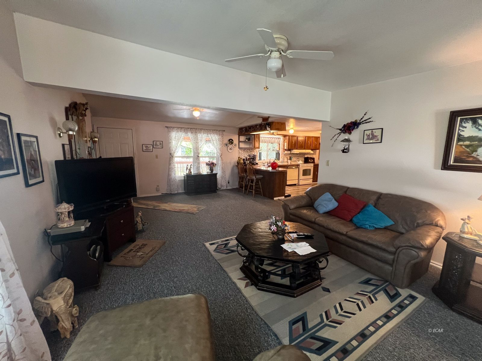 5113 Victory Boulevard Property Photo 3