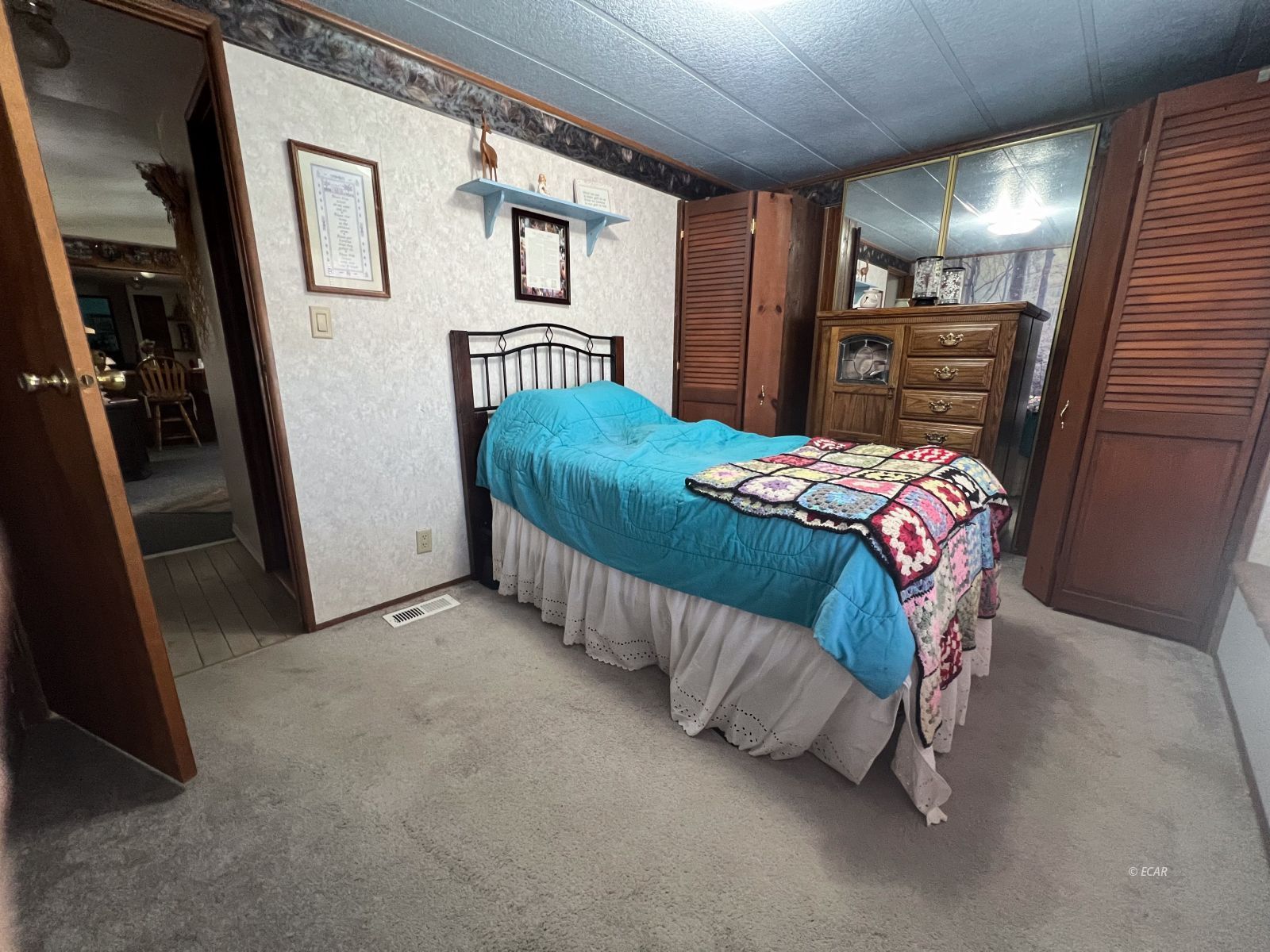 5113 Victory Boulevard Property Photo 8