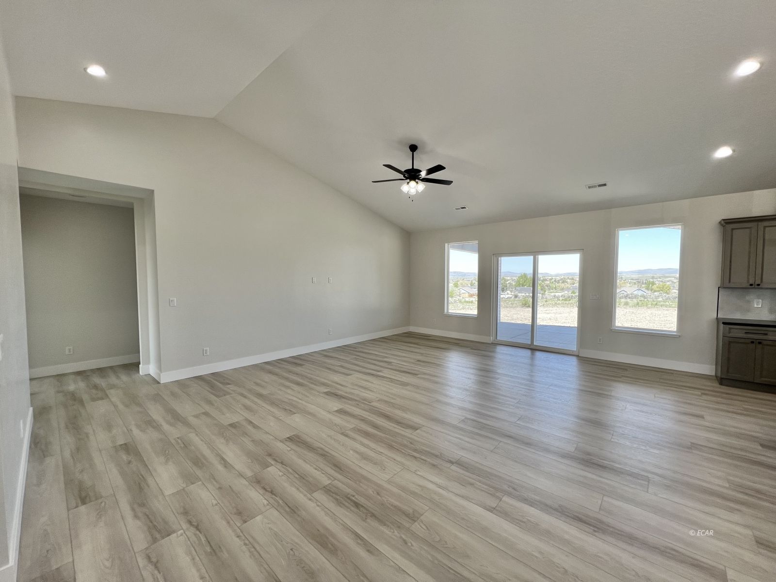 431 Country Club Plaza Property Photo 3