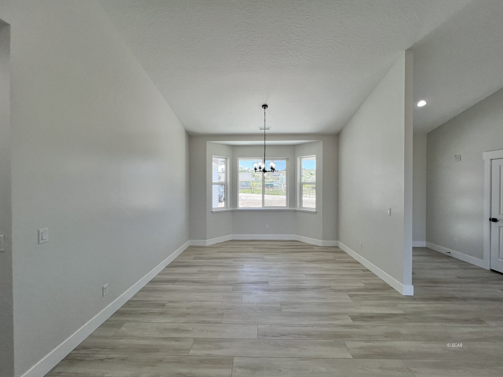 431 Country Club Plaza Property Photo 7