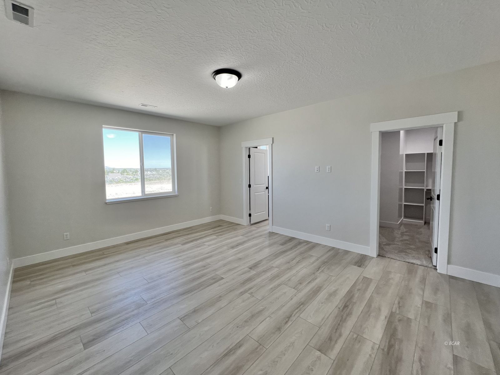 431 Country Club Plaza Property Photo 18