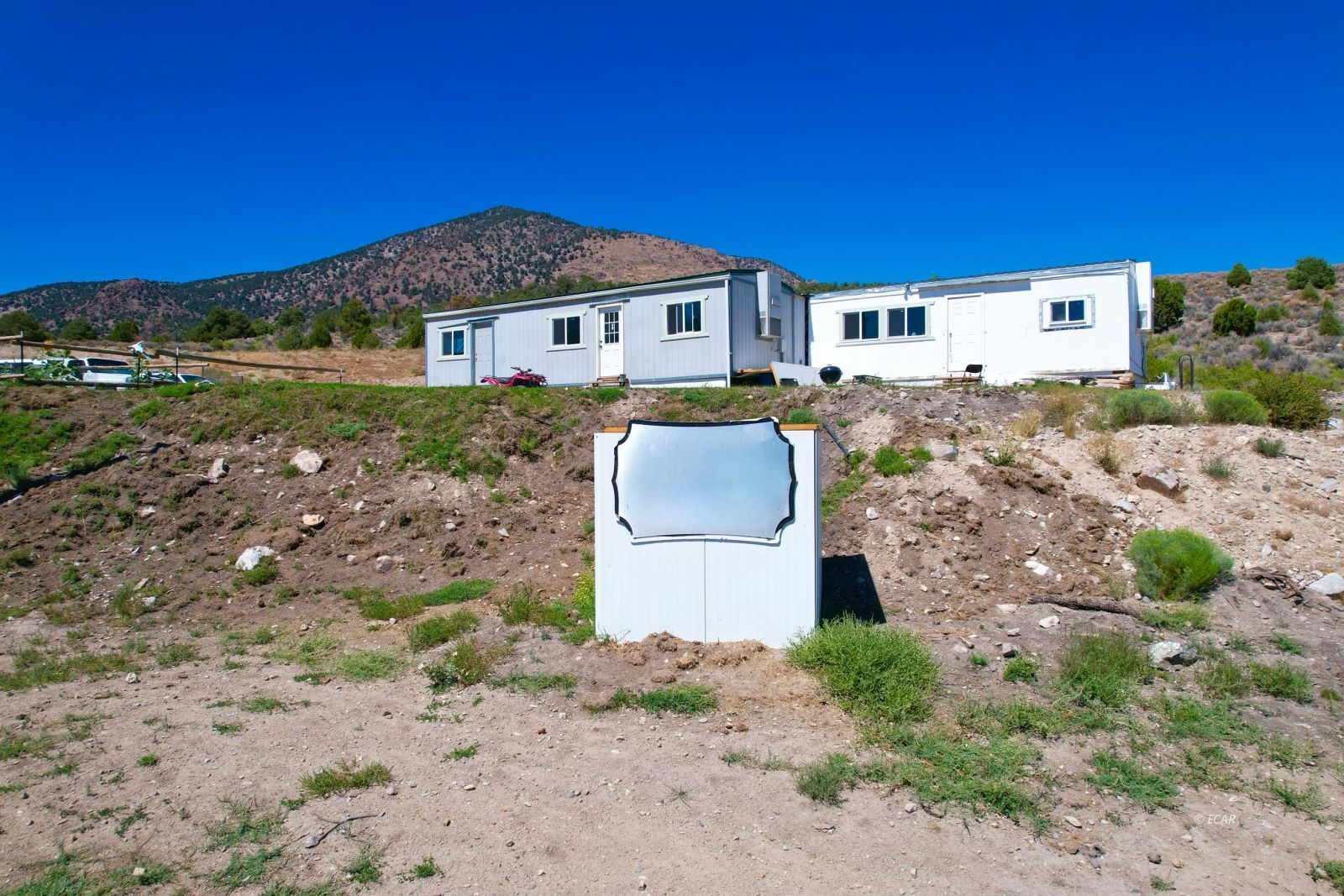 1090 W Cherry Creek Road Property Photo 3