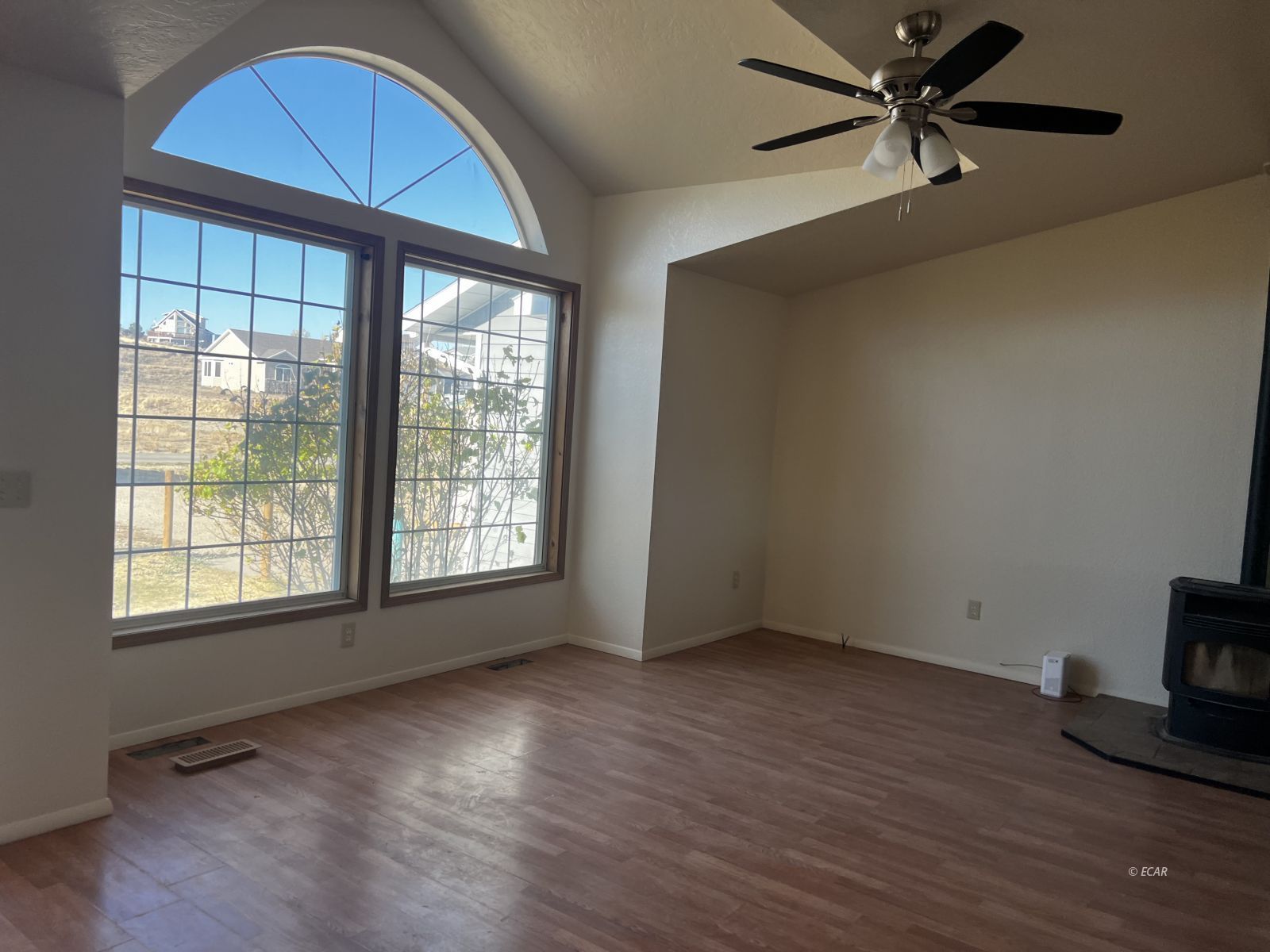 828 Thistle Drive Property Photo 3