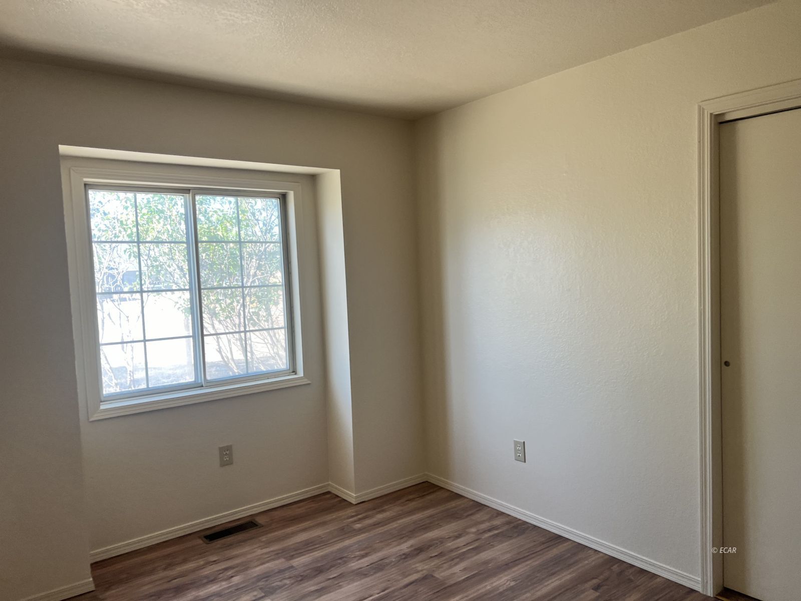 828 Thistle Drive Property Photo 8