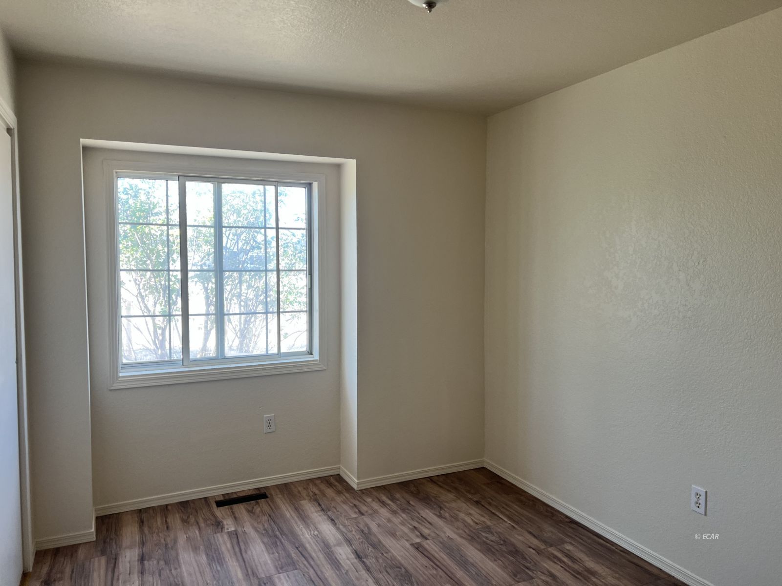 828 Thistle Drive Property Photo 9