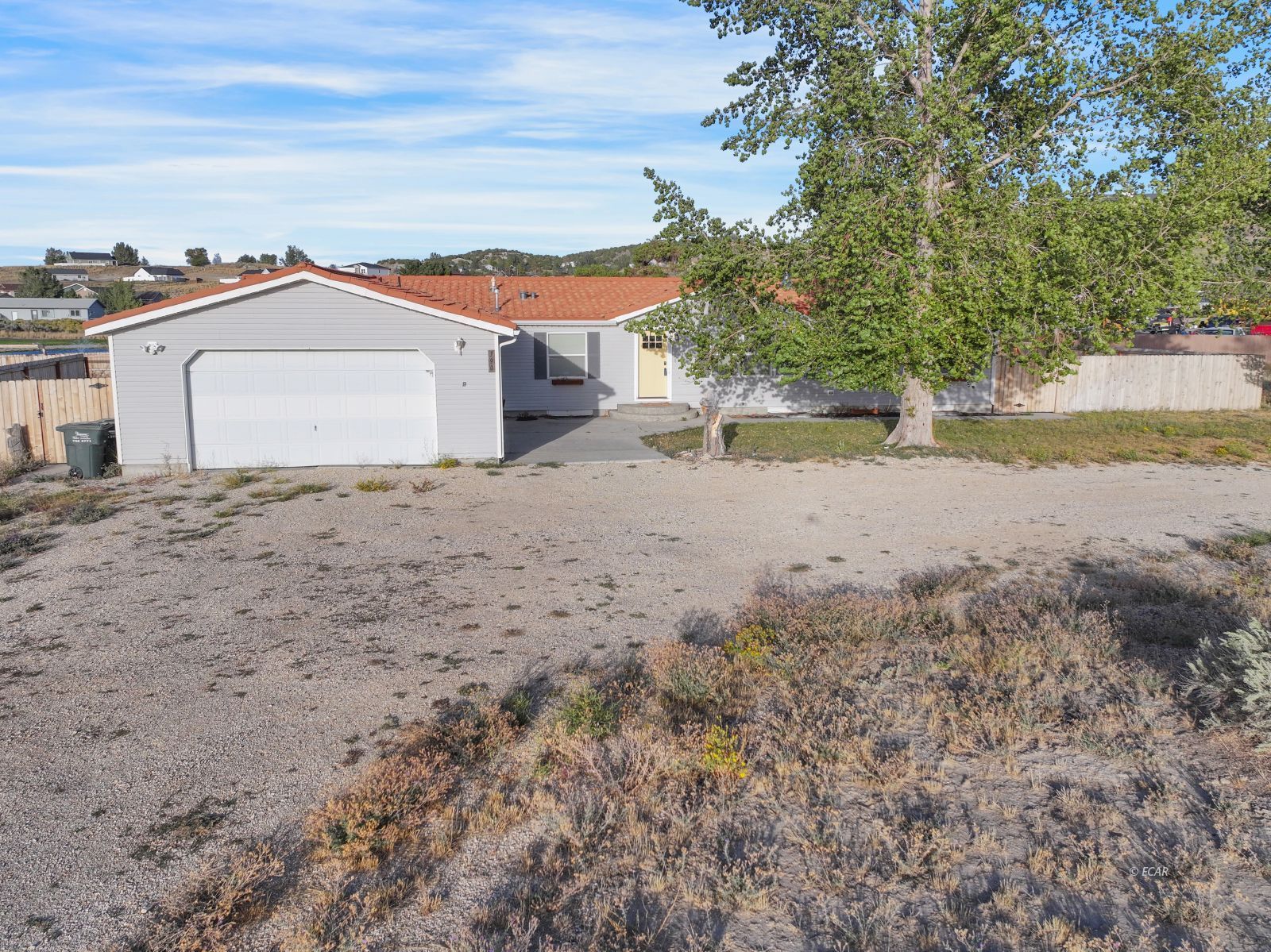 390 Oakshire Drive Property Photo 2