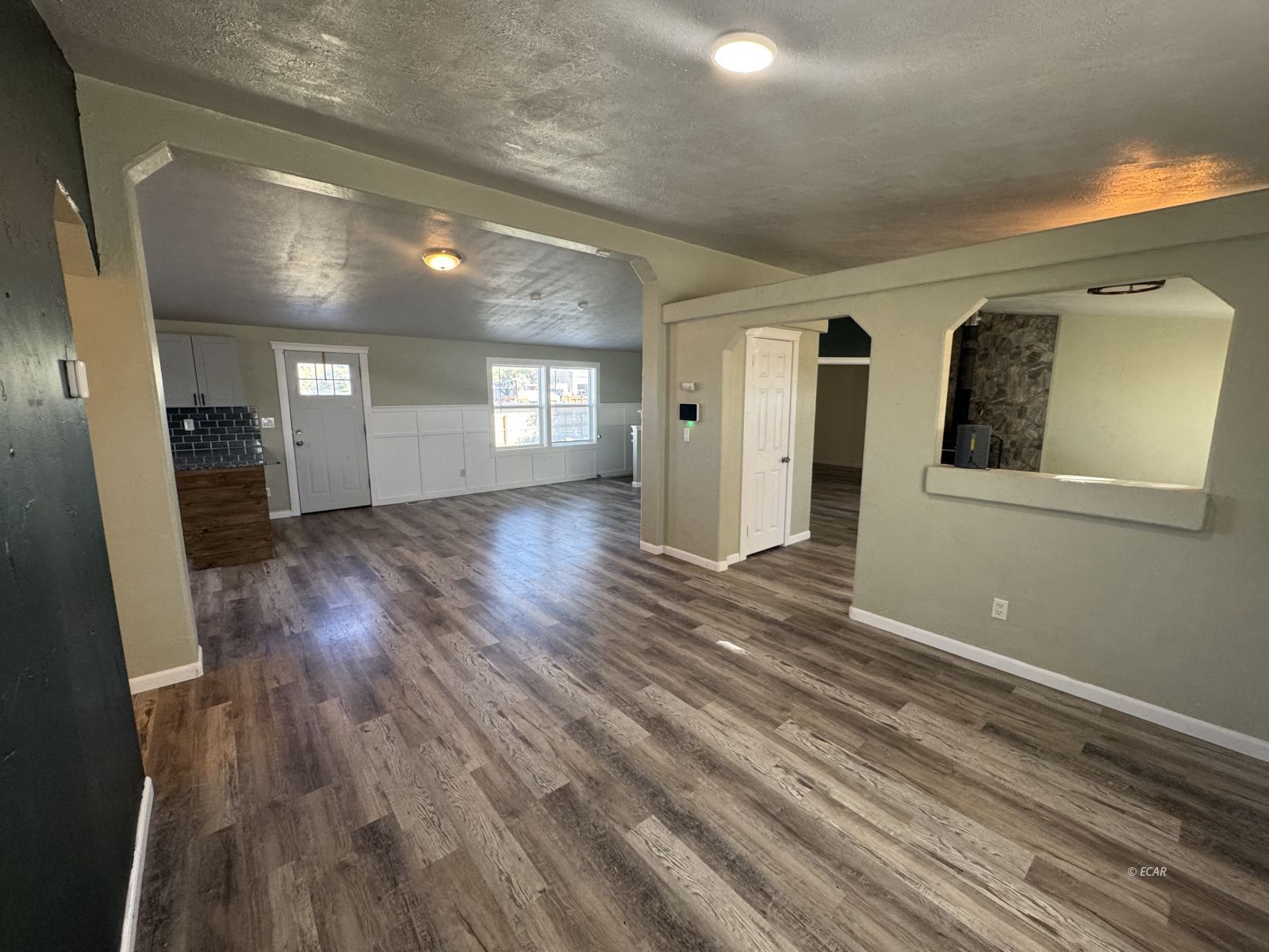 390 Oakshire Drive Property Photo 4