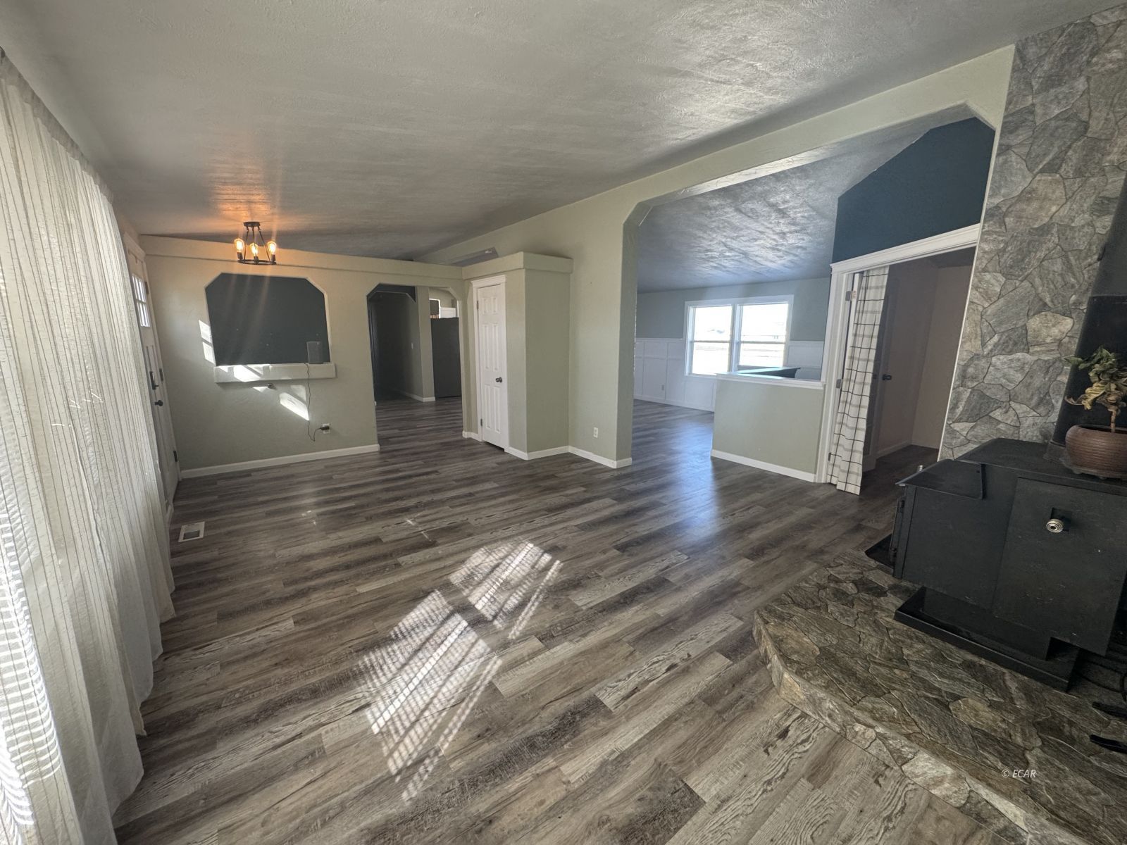 390 Oakshire Drive Property Photo 5
