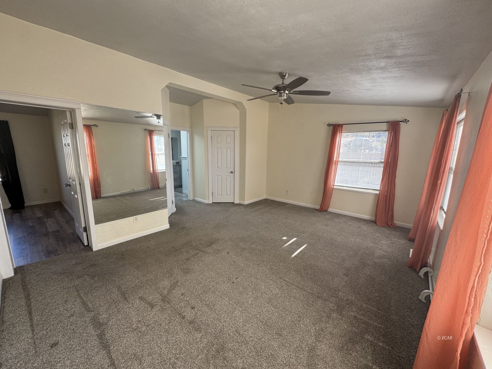 390 Oakshire Drive Property Photo 14