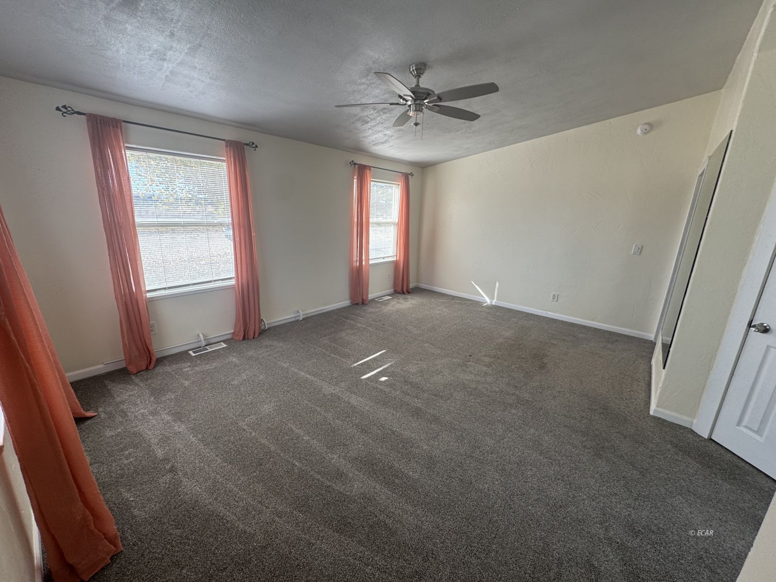 390 Oakshire Drive Property Photo 15