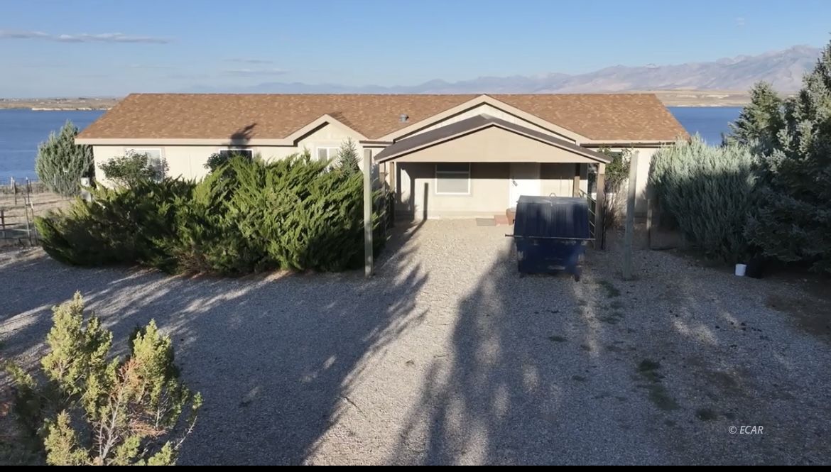 1353 Lakeview Drive Property Photo 6
