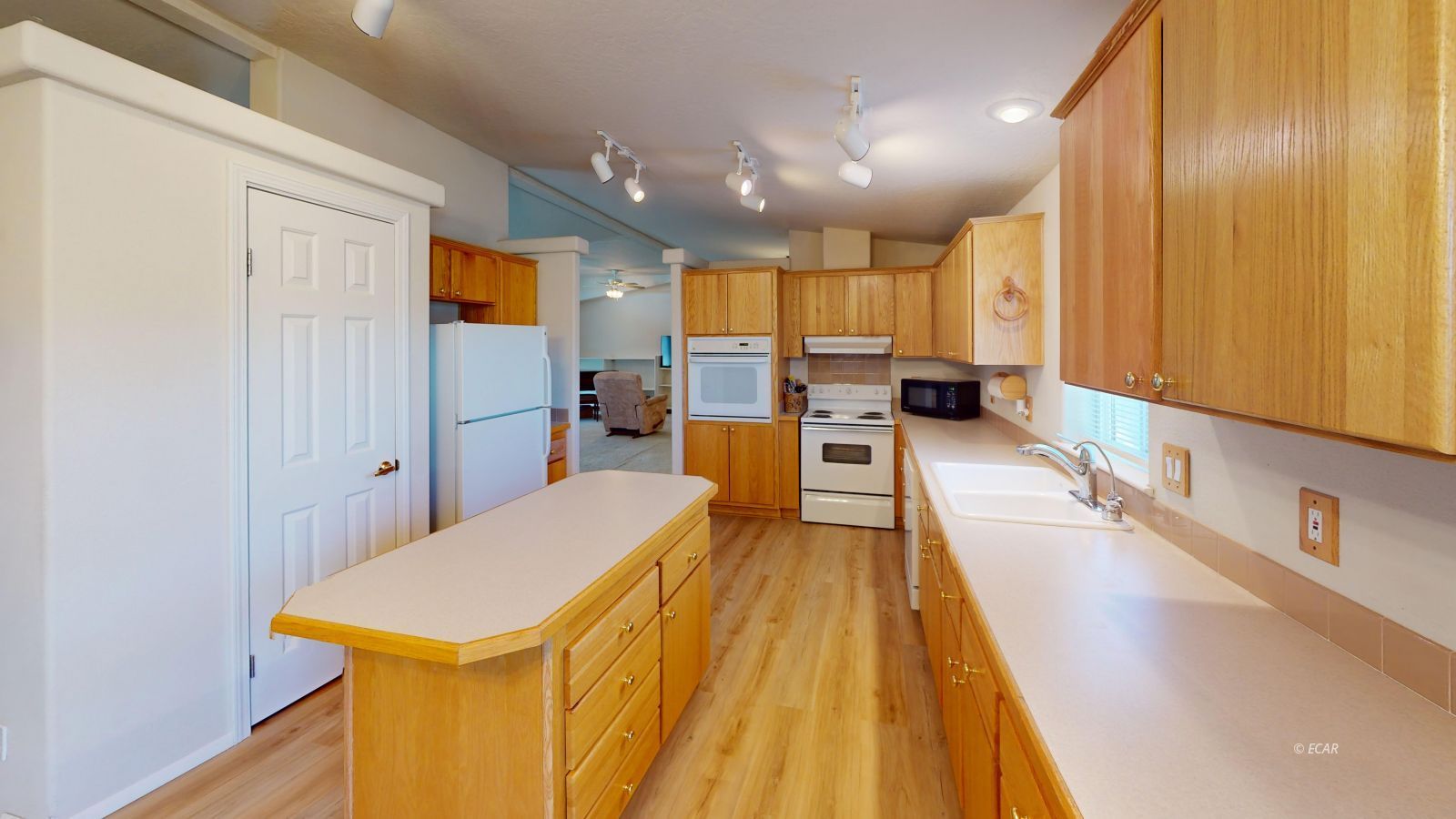1353 Lakeview Drive Property Photo 16