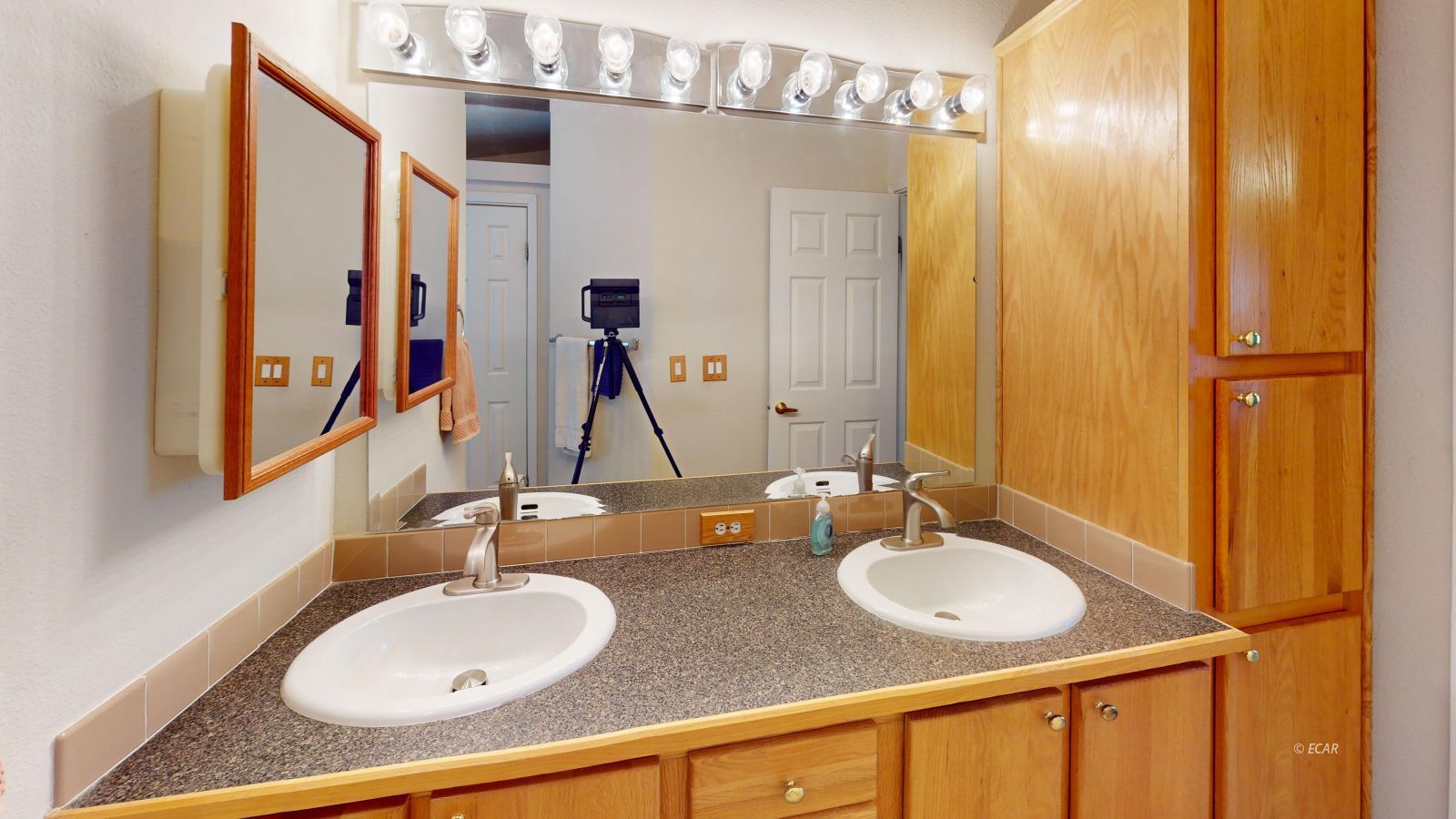 1353 Lakeview Drive Property Photo 22