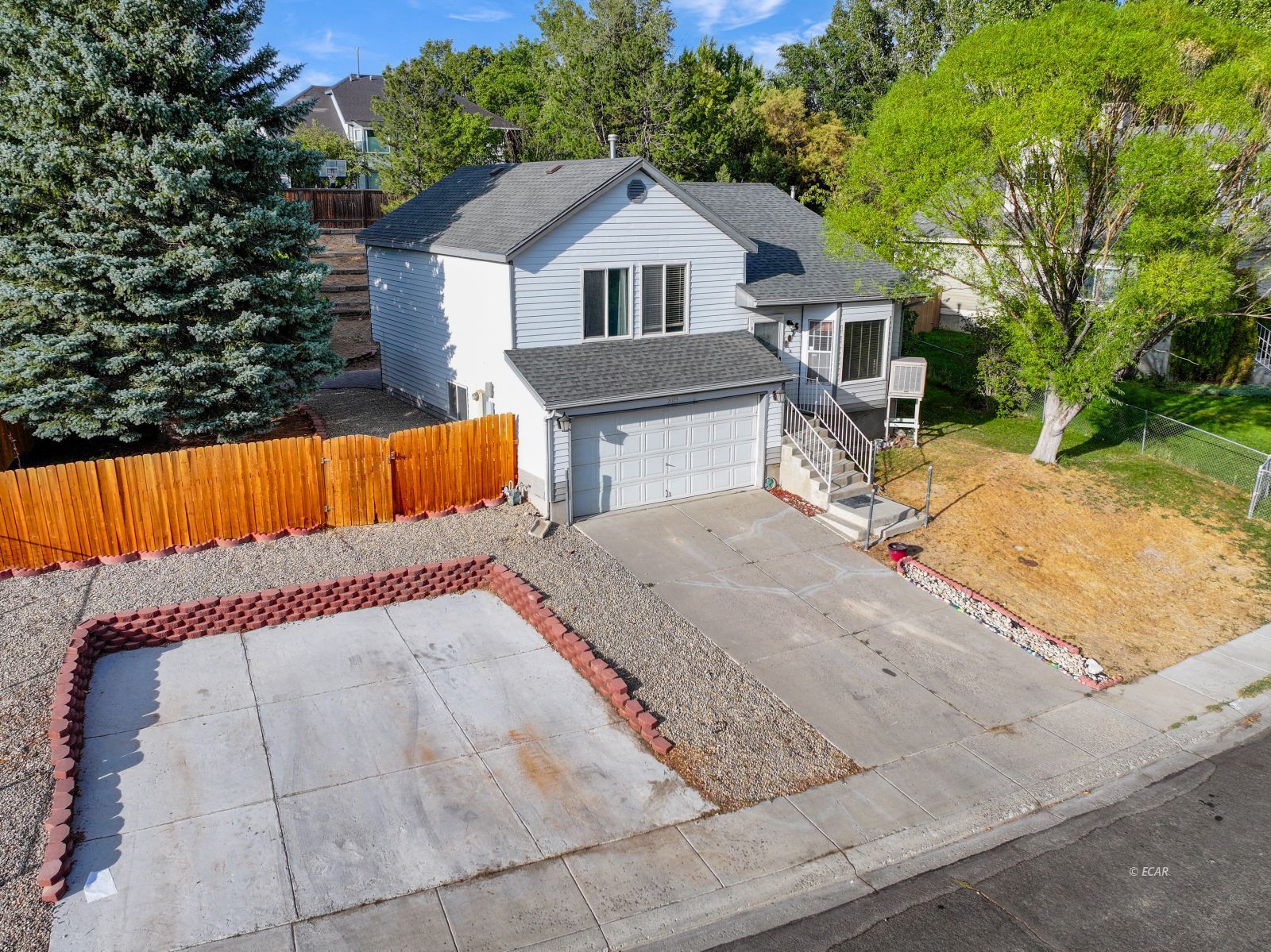 2075 Sierra Drive Property Photo