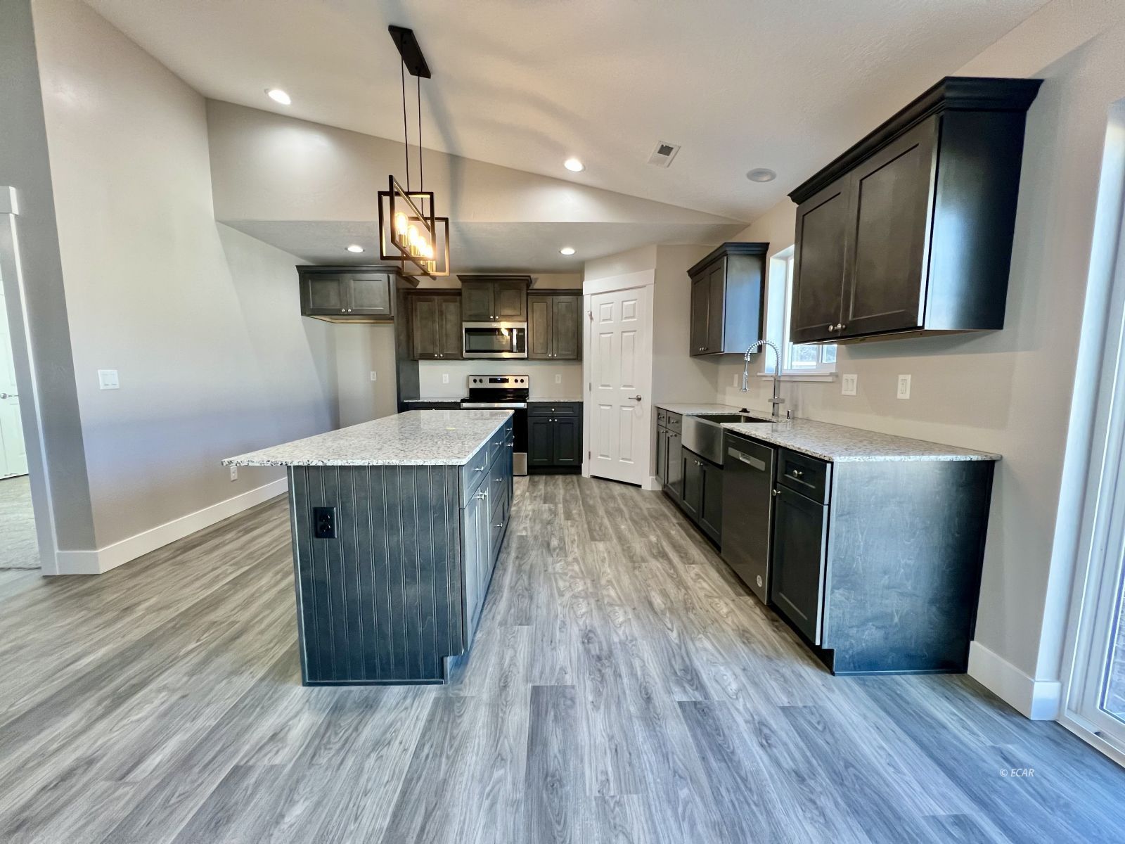 488 Flora Plaza Property Photo 2