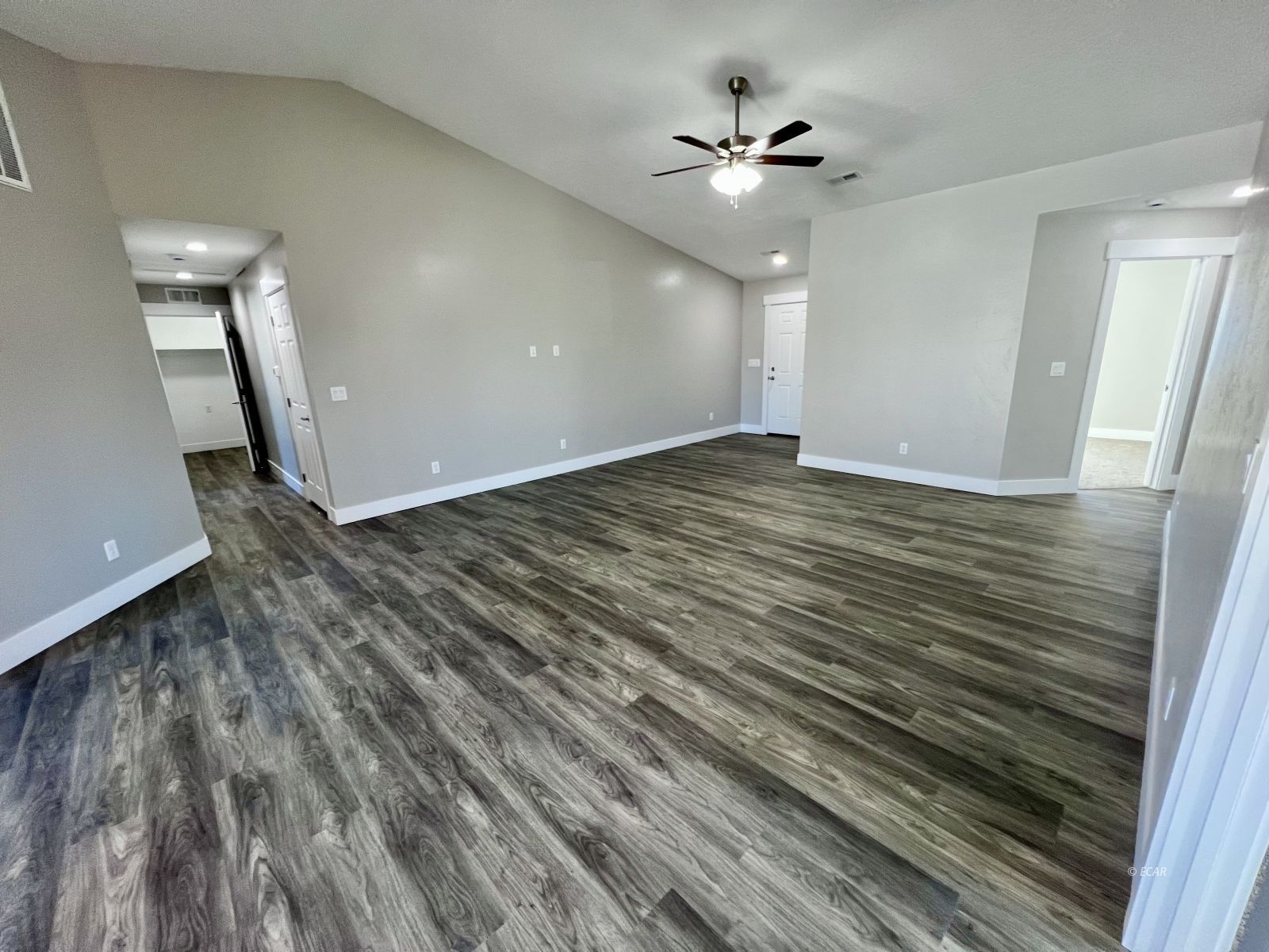 488 Flora Plaza Property Photo 3