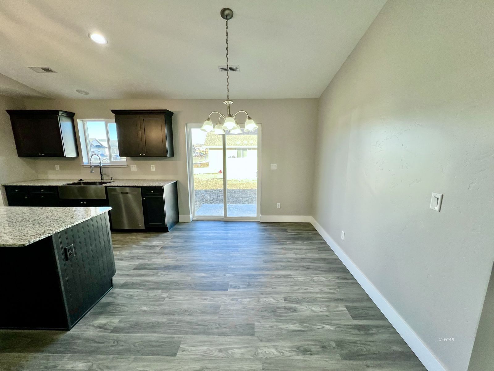 488 Flora Plaza Property Photo 5