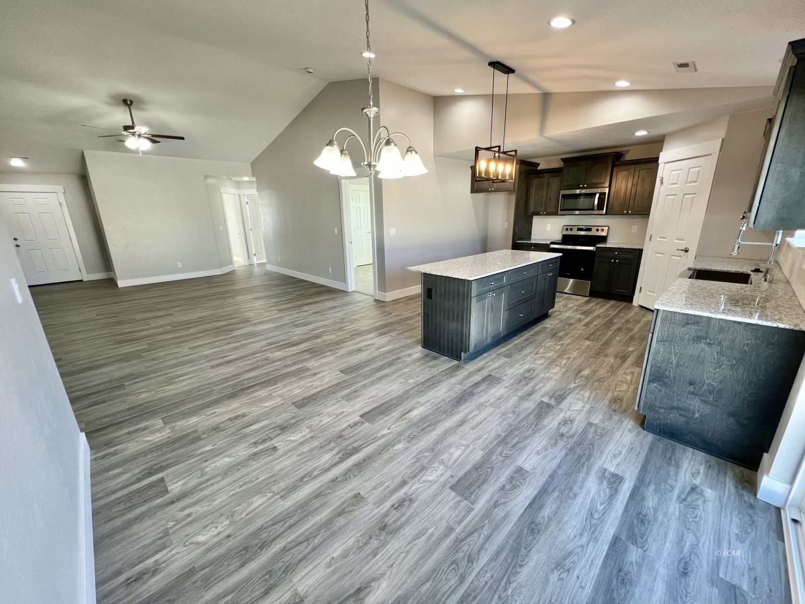 488 Flora Plaza Property Photo 6