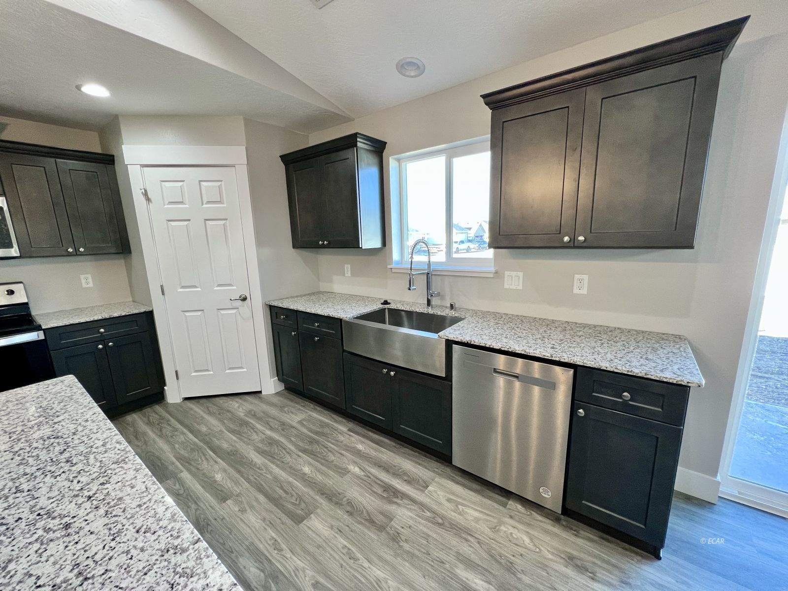 488 Flora Plaza Property Photo 7