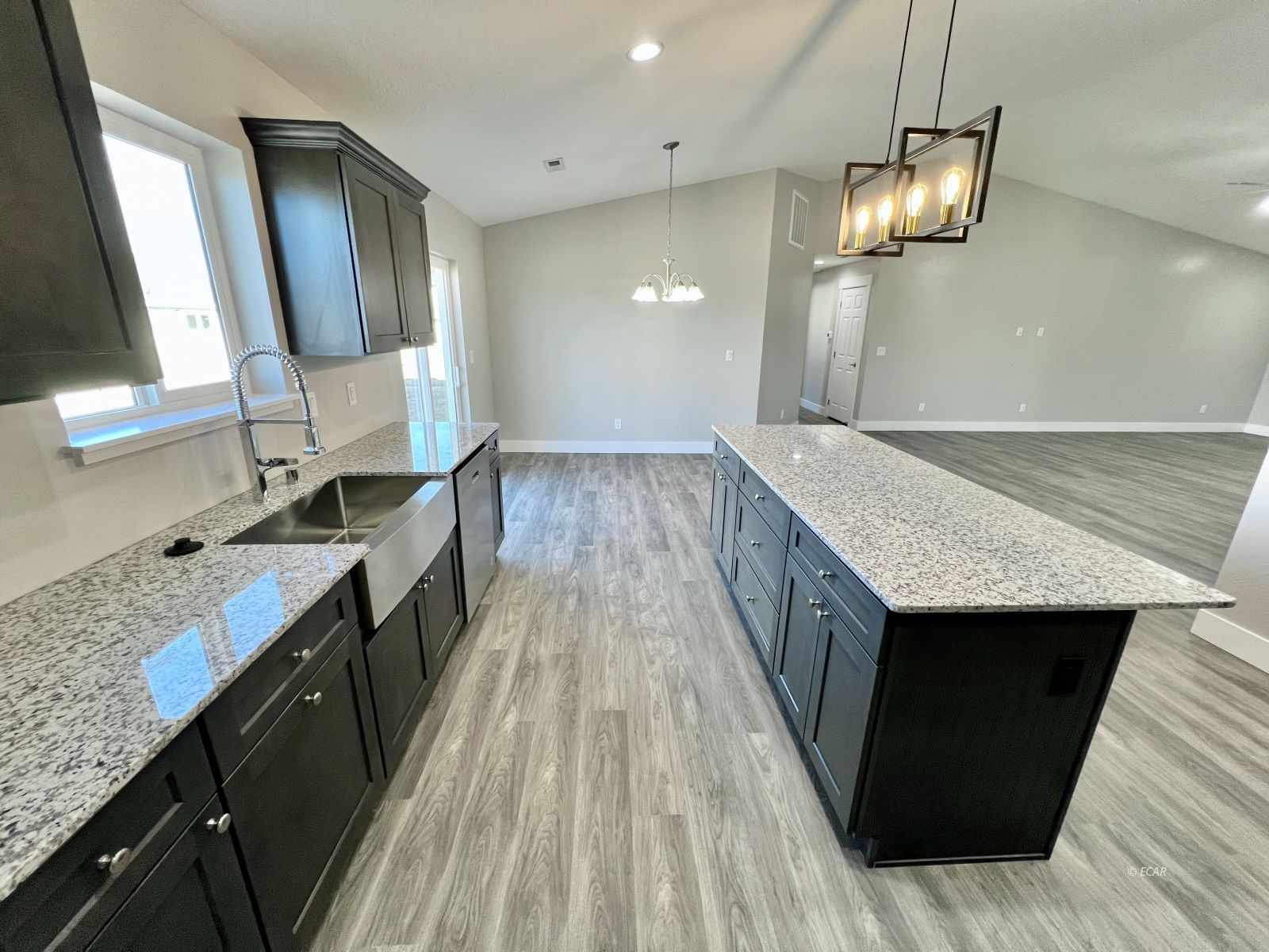 488 Flora Plaza Property Photo 8