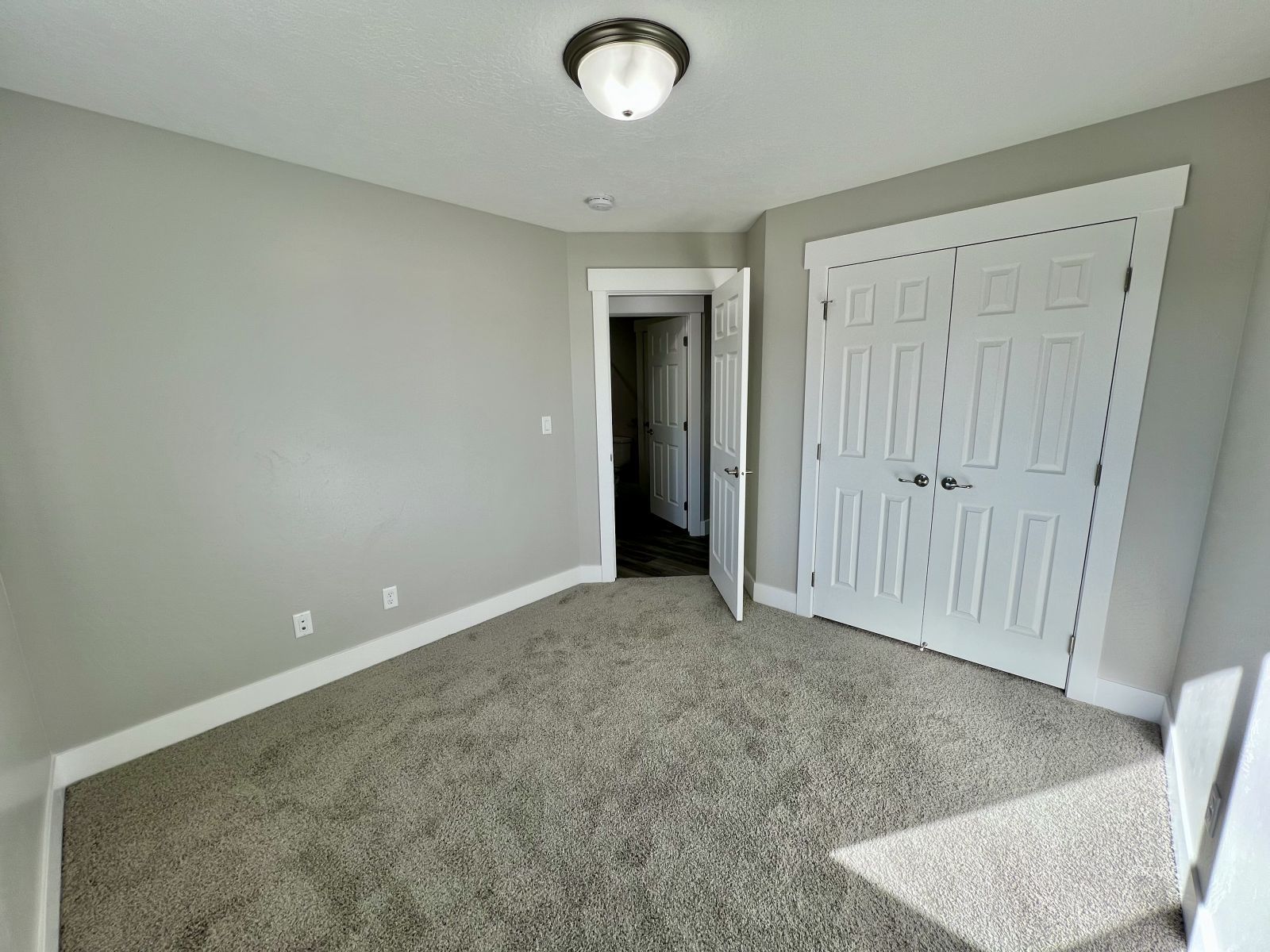 488 Flora Plaza Property Photo 13