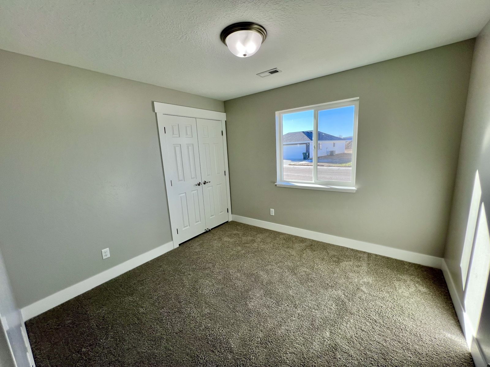 488 Flora Plaza Property Photo 18