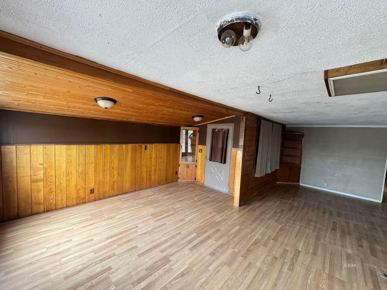 703 Meadow View Drive Property Photo 3