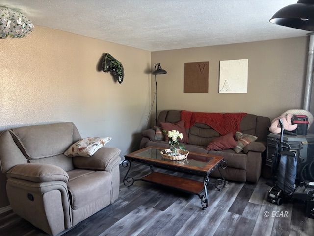 1038 Cosgrave Street Property Photo 2