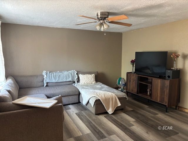 1038 Cosgrave Street Property Photo 4