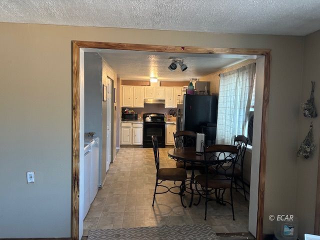 1038 Cosgrave Street Property Photo 6