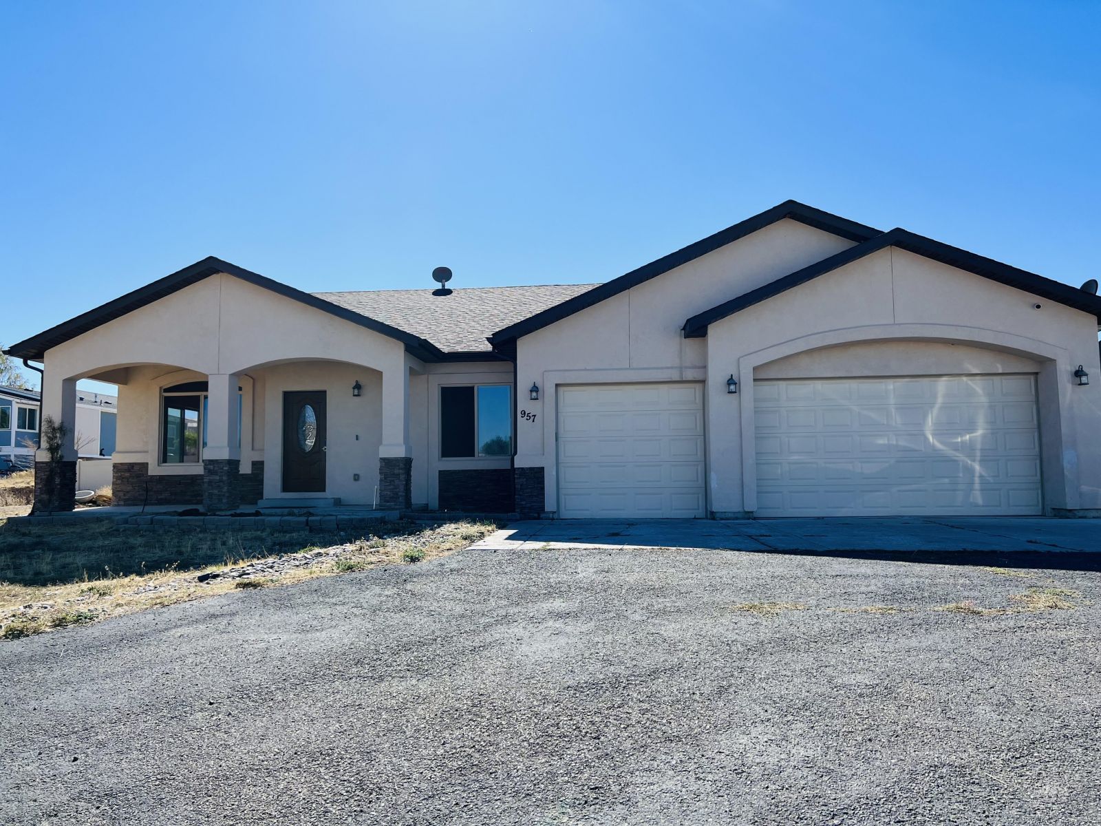 957 Blue Jay Drive Property Photo 2